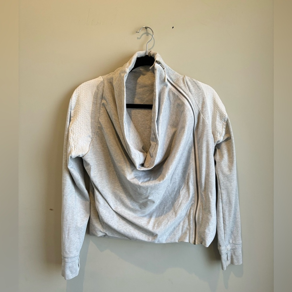 Lululemon Athletica Women's Sway Jacket Gray Asymmetrical Zip Size 6 Cowl Neck